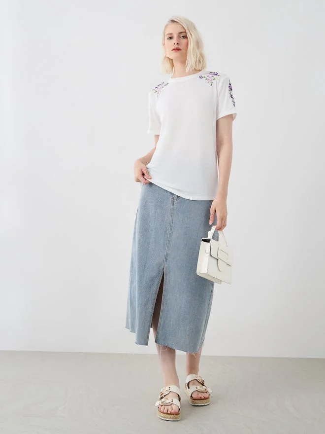 تايك تو تيشيرت قطن مطرز برقبة مستديرة وأكمام قصيرة